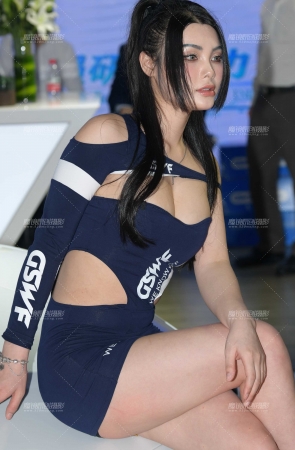 就喜欢这类微胖的大白腿