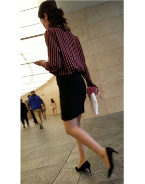 4k超清，步伐矫健长腿高跟包臀裙美女