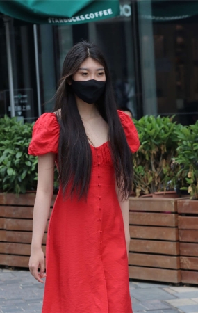黑丝红长裙