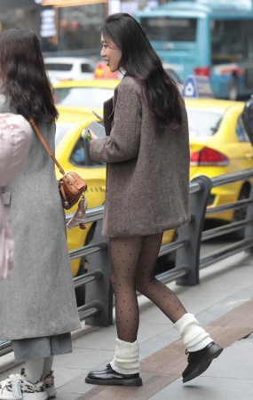 黑丝街拍少妇