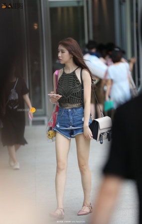绿色背心漂亮妹子-10P