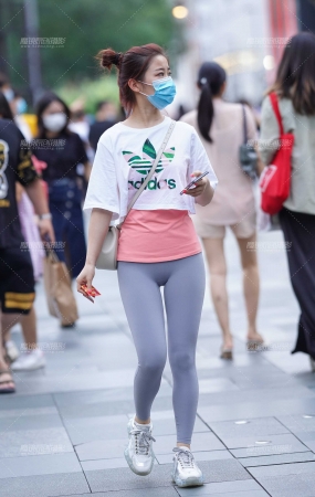 运动裤小妹