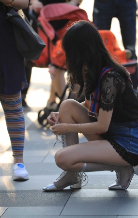 短裙美腿 小妹