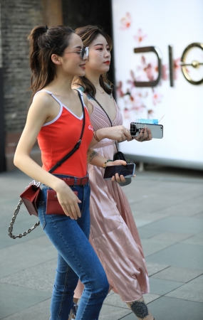 两种风格的姐妹花-11P