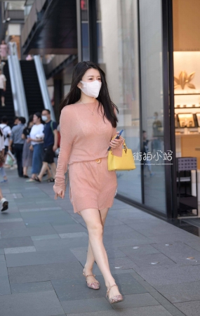 街拍时尚美女