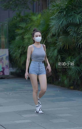 丰满的高腰热裤美人！