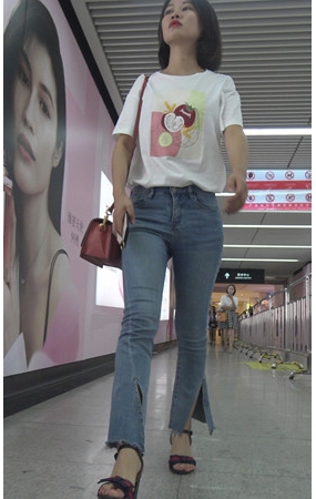 漂亮的牛仔短发小姐姐