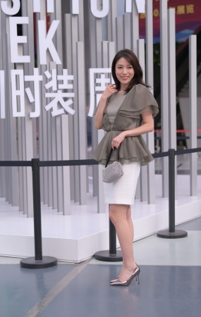 美腿美足的高层女主管