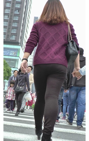 黑裤紧身妹子