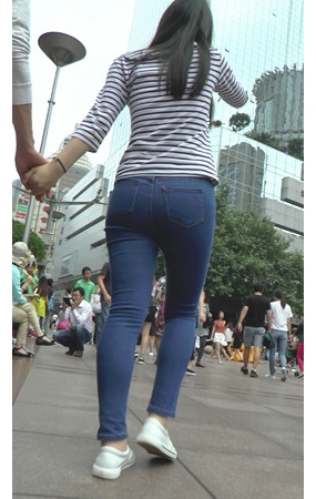 牛仔紧身裤妹子