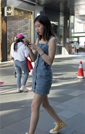 牛仔连衣裙小姐姐的腿很美3A191[24P-679M]