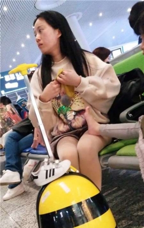 4k-街拍肉丝可爱美女姐姐