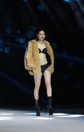 漂亮的模特妹子