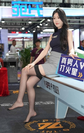 25广州台球展黑丝脱鞋相当会来事150P 15P