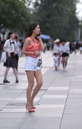 高跟柳钉鞋美腿小姐姐