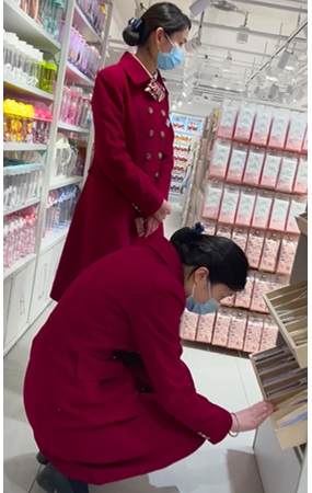红衣美女