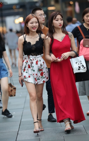 小背心，美腿，凉高跟美眉-16P