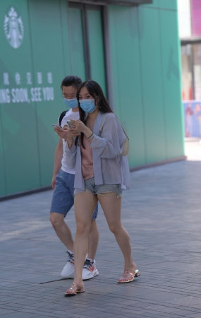 漂亮的美腿小姐姐