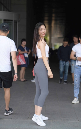 搭讪粉色包包美眉