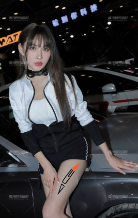 白黑热裤制服2