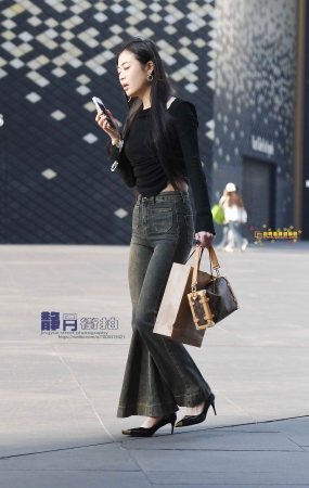 牛仔裤妹子