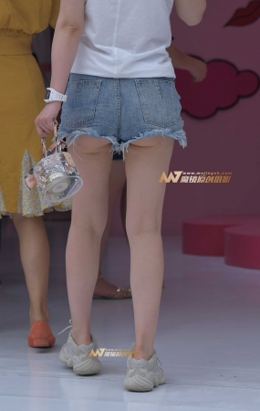 性感牛仔热裤美女