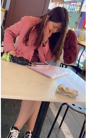 粉衣美女