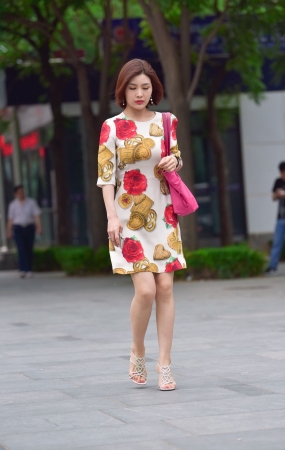 气质干练的短发美女