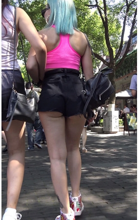 黑色高腰热裤月牙妹子