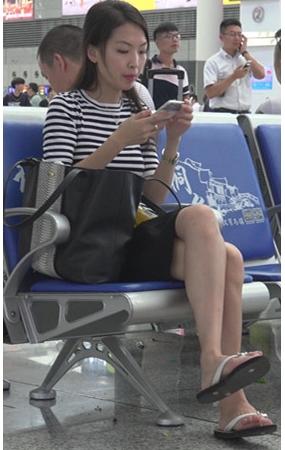漂亮的美腿美足妹子