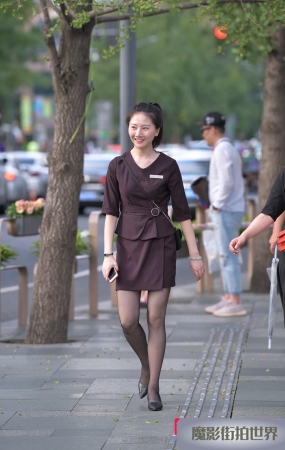 长腿黑丝棕色制服小姐姐3A2549[1.14G]