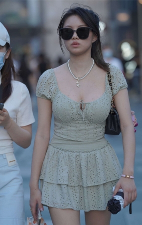 绿色短裙
