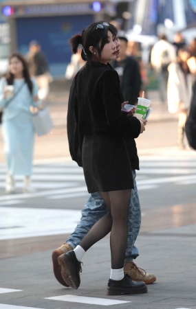 街拍黑丝少妇