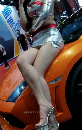 4K – 性感包臀裙展会车模小姐 [752 MB/MP4]