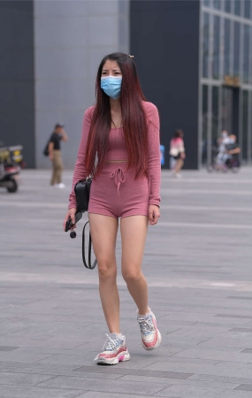 漂亮的红色套装小姐姐
