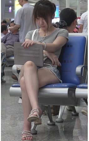漂亮的白嫩美足美女