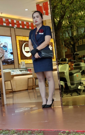 珠宝店制服肉丝高跟美人视频➕图