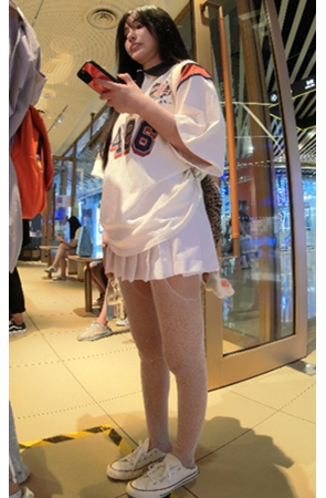 性感的百褶裙美女