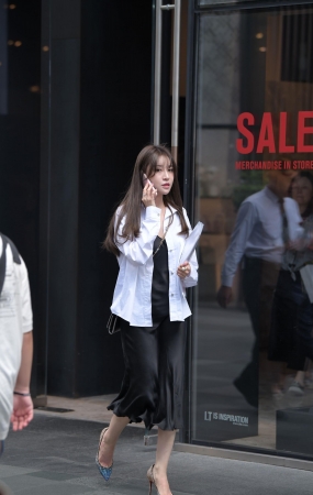 楚楚动人的美女