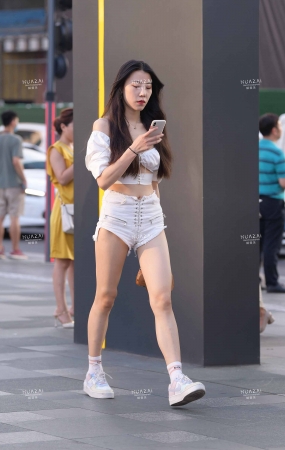 2083-9+112/到底穿了没？~热裤春光外 5P