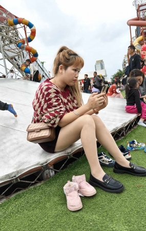 游乐场肉丝女人