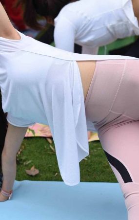 粉色瑜伽裤