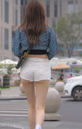 热裤美女
