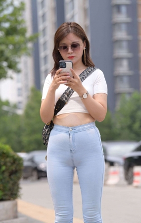 780牛仔裤美女