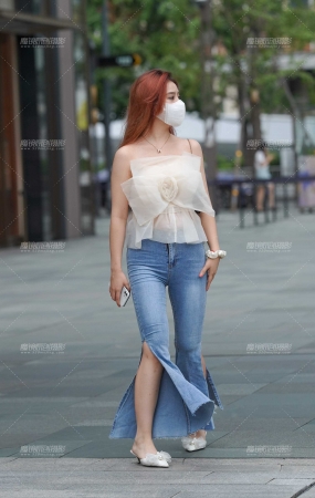 紧牛美眉