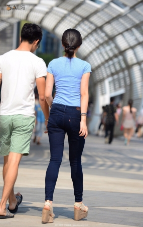 高跟小黑裙