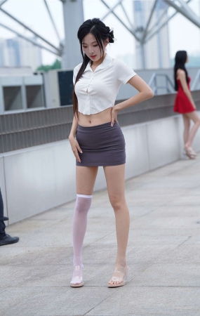 灰色修身裙