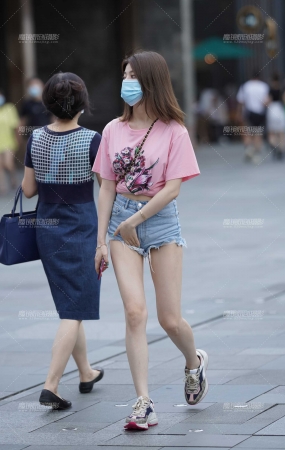 好美的热裤女孩