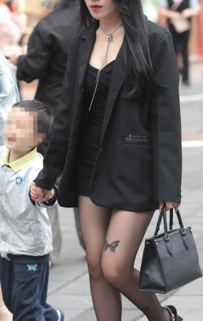 街拍黑丝少妇-14P