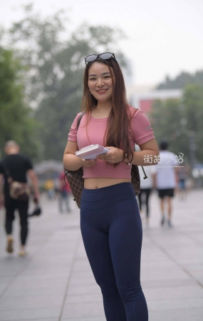 深蓝色紧身裤